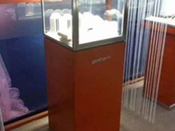 深圳密度板貼飾面烤漆亮光收藏博物館展柜制作工廠 專業(yè)設計與上門安裝服務